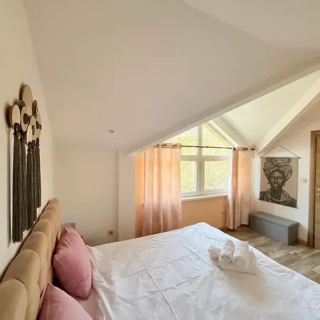 2 Bedroom The Quiet Luxury 8 Apartment *